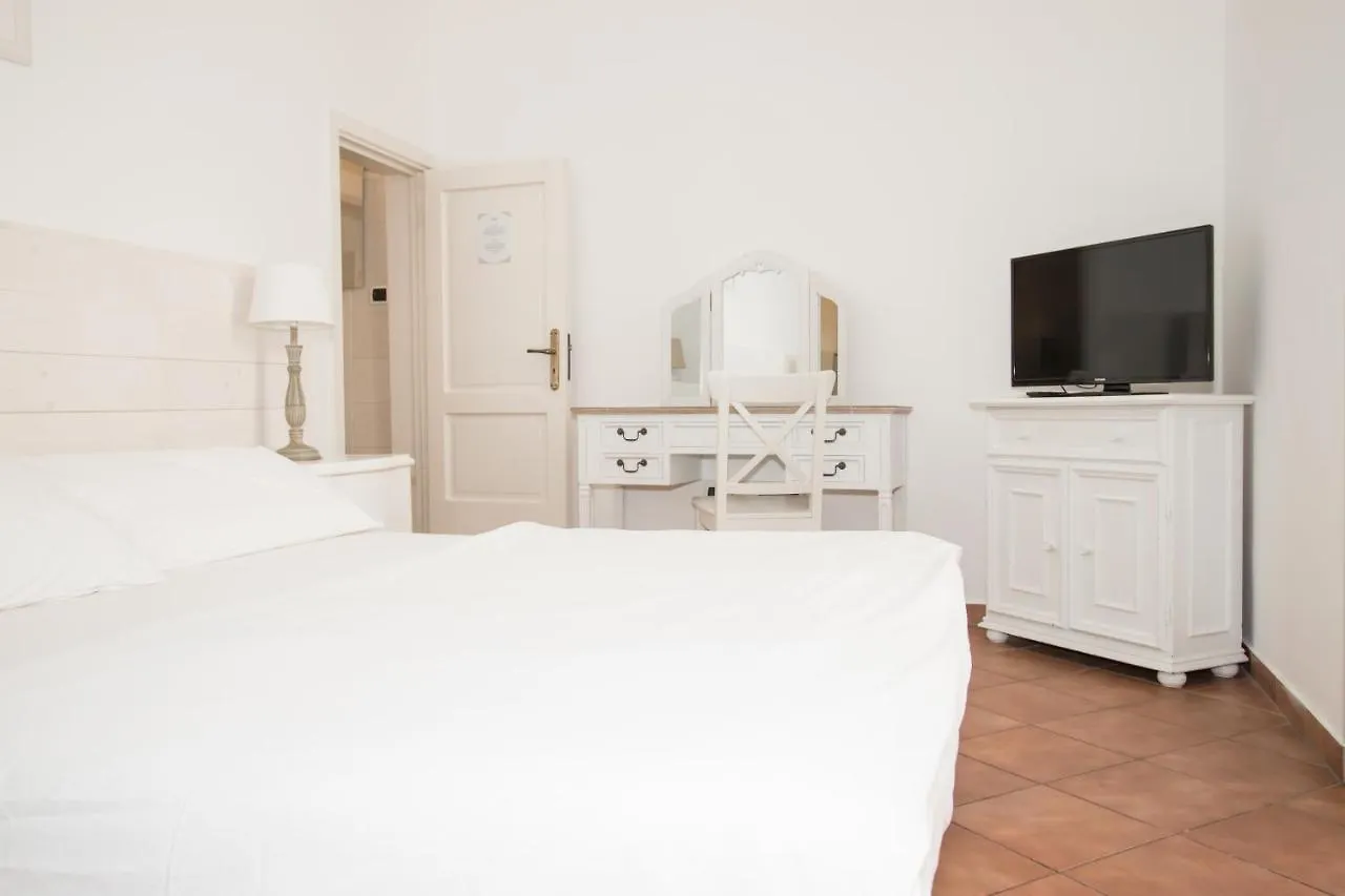 And So Bed and Breakfast Λέτσε